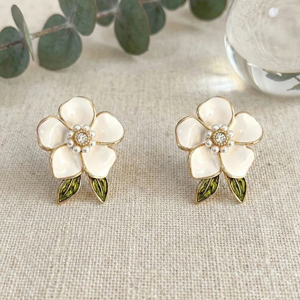 White Enamel Flower Stud Earrings Gold Faux Pearl Rhinestone Green Leaf Bridal